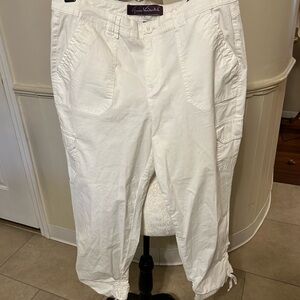 Like New Woman’s Gloria Vanderbilt Crop Pants Size 8